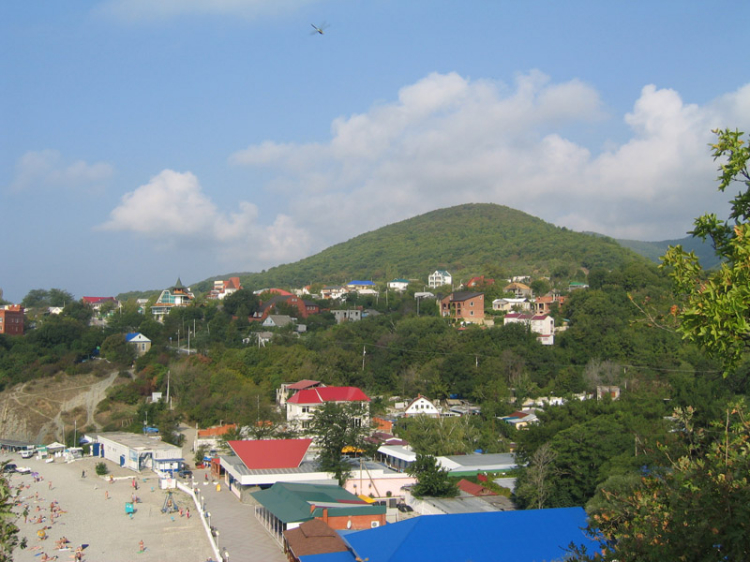 Вид на пляж курортного посёлка Бетта, г. Геленджик, Чёрное море.